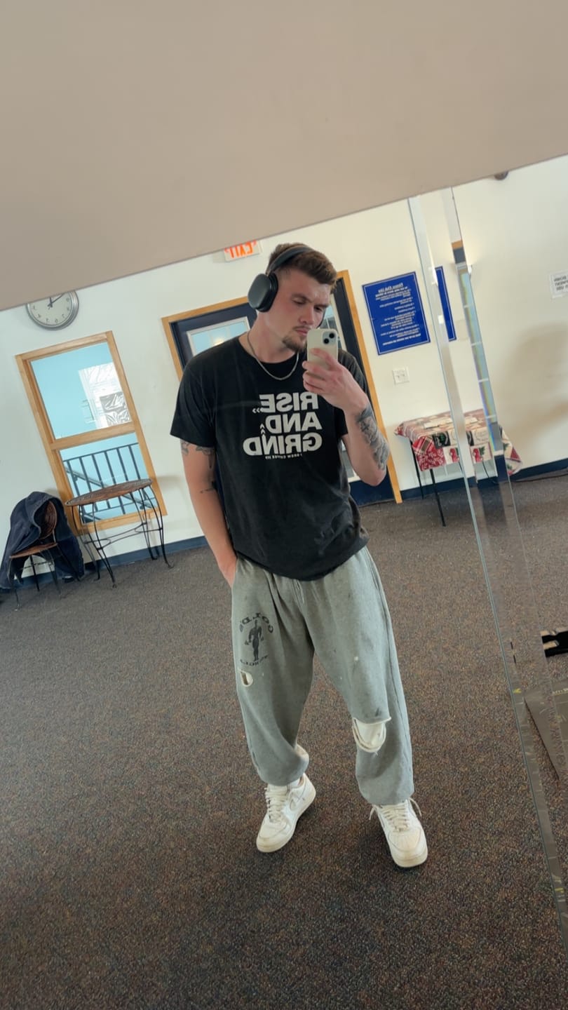 Customer photo review of 2054 - Gold's Iron Legacy Layered Joggers