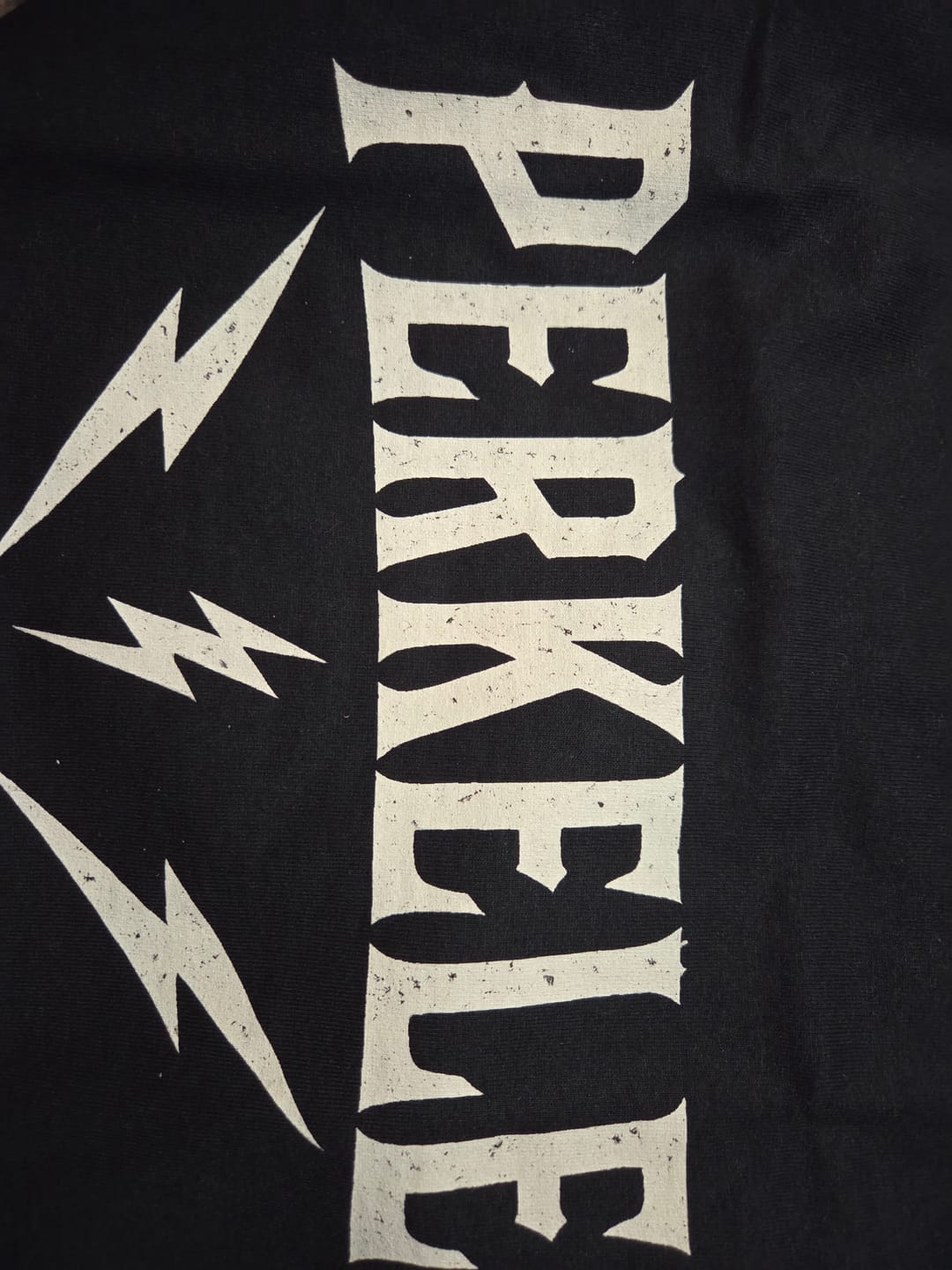 Customer photo review of PERKELE – T-shirt med blixtar