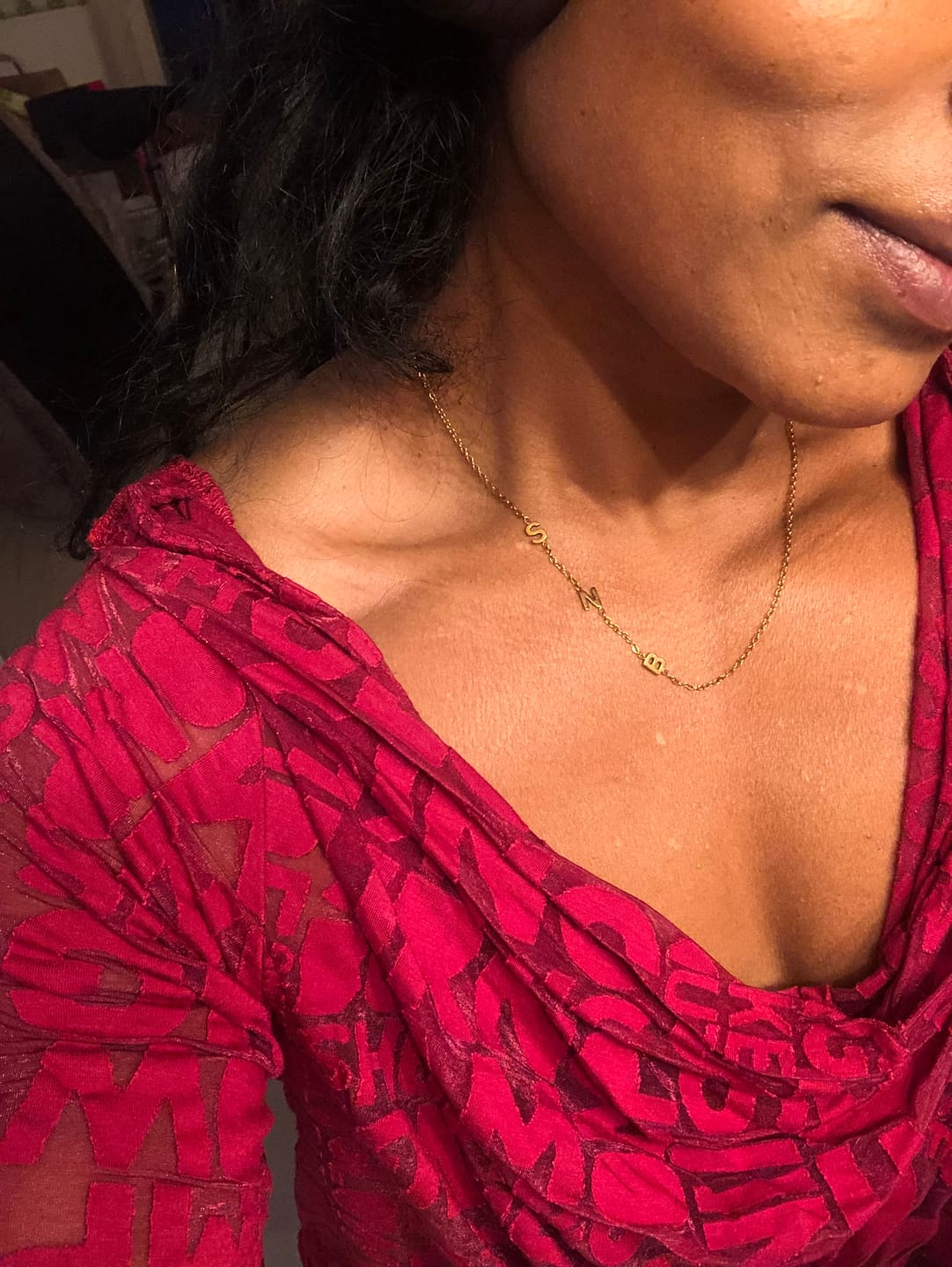Customer photo review of Personligt halsband med initialer i sidled