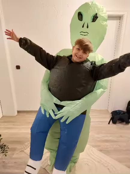 Customer photo review of Inflatable Alien Costume – Funny "Pick Me Up" Illusion Suit