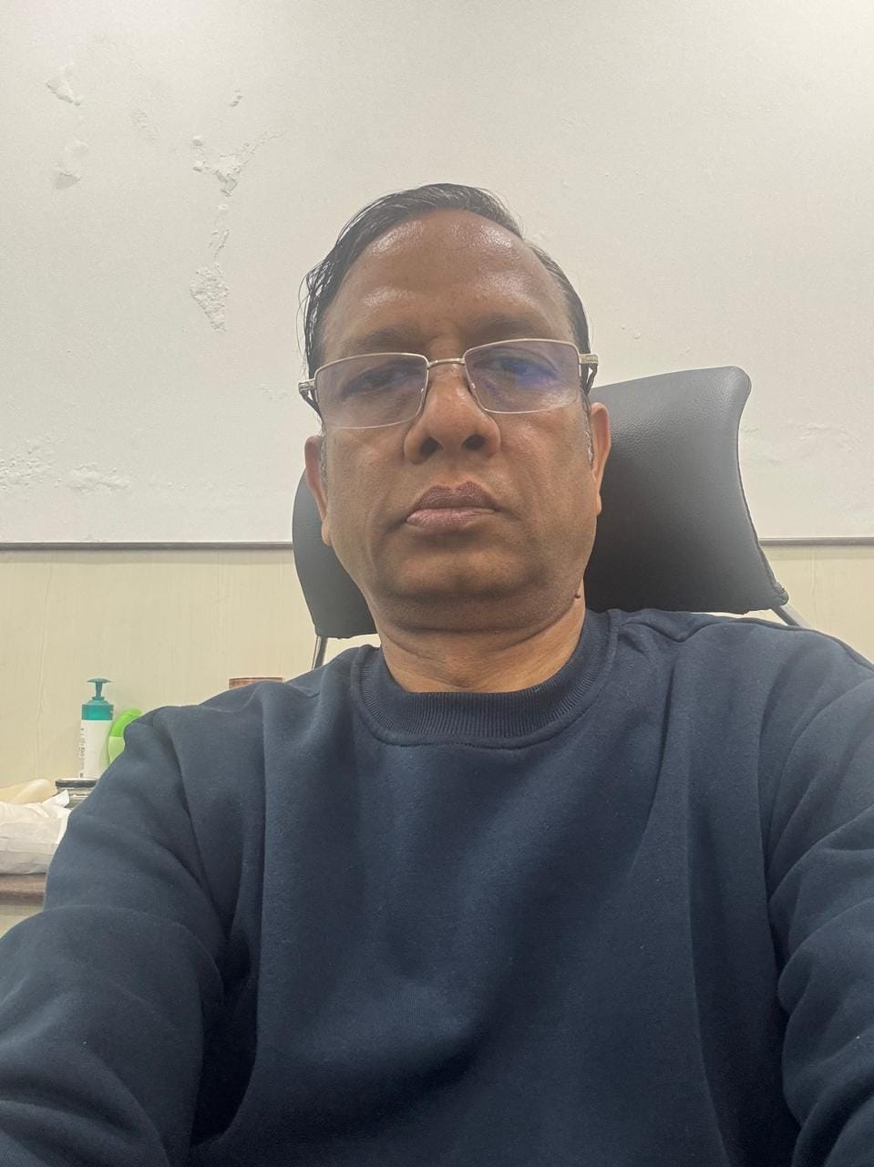 Customer photo review of Unisex Navy Blue Round Neck Sweatshirt