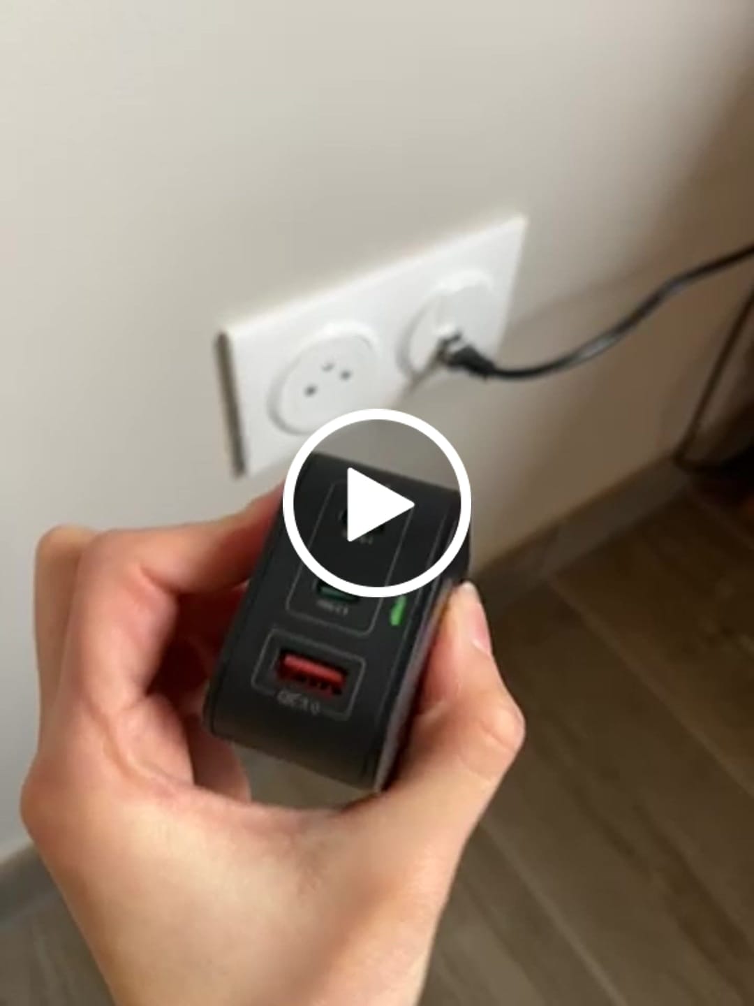 Customer video review of Chargeur WICAYA 65W avec mise à la Terre intégrée USB et USB-C