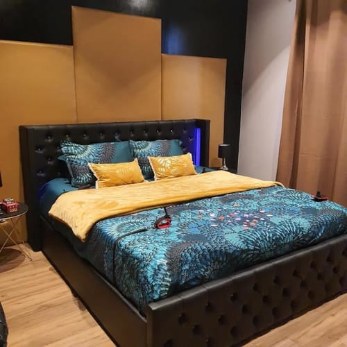Customer photo review of Lit coffre capitonné avec LED - AMELIE