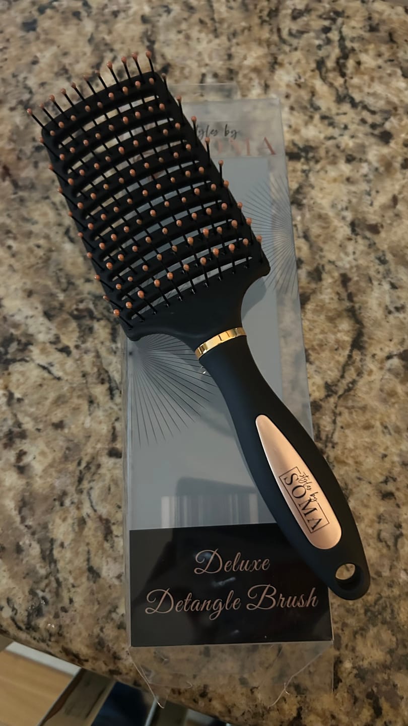 Customer photo review of Deluxe Detangle Brush