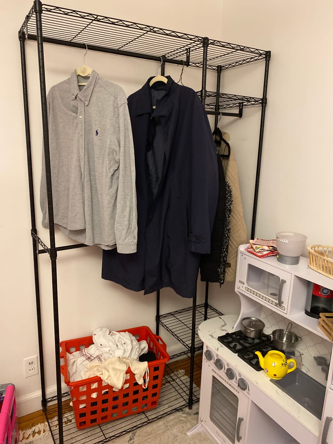 Customer photo review of Raybee Heavy Duty Portable Clothes Rack With Wheels,Clothing Rack For Hanging,Garment Rack For Bedroom
