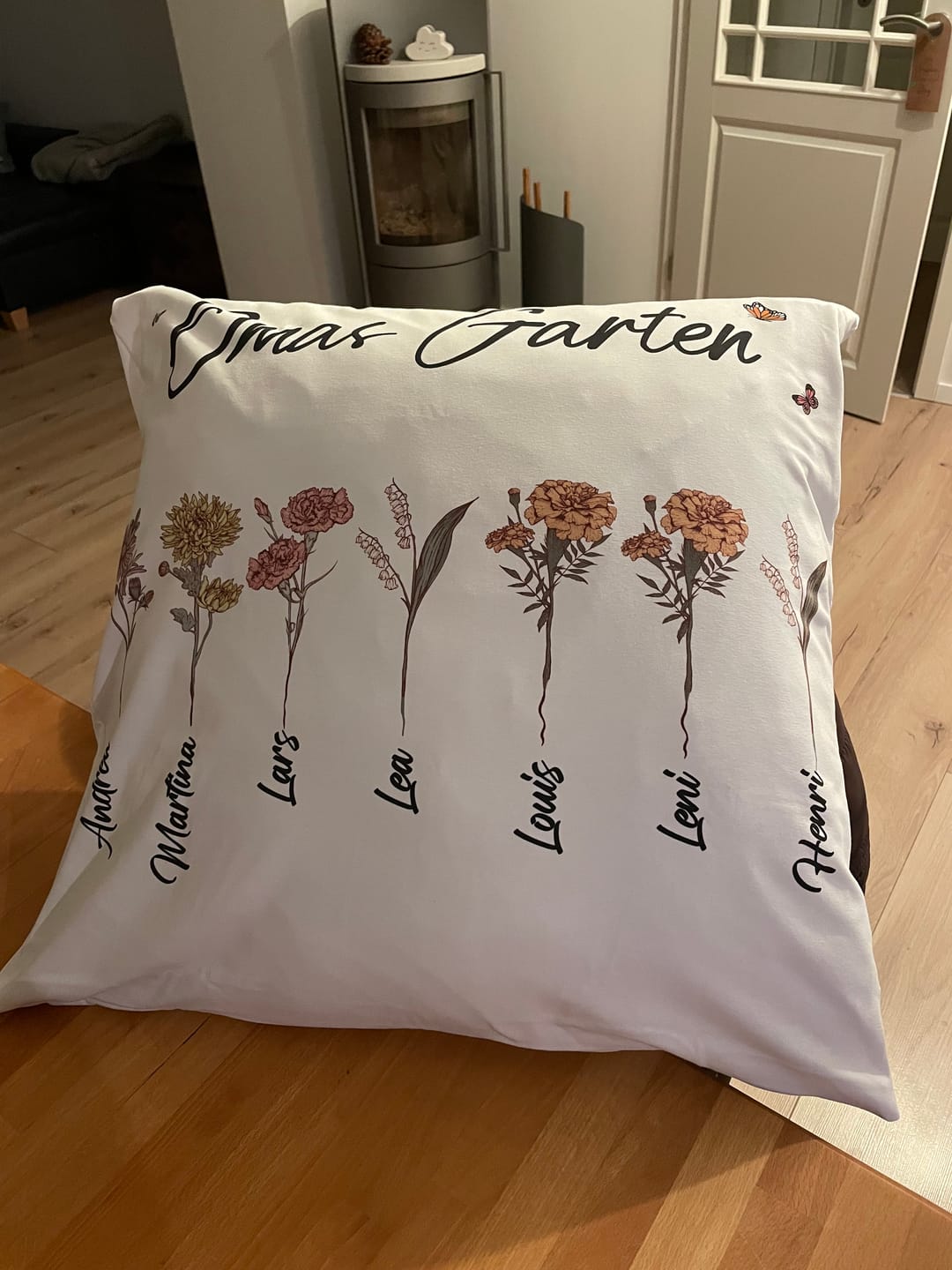 Customer photo review of Personalisiertes Kissen - "Weltbeste Oma | Blumen"