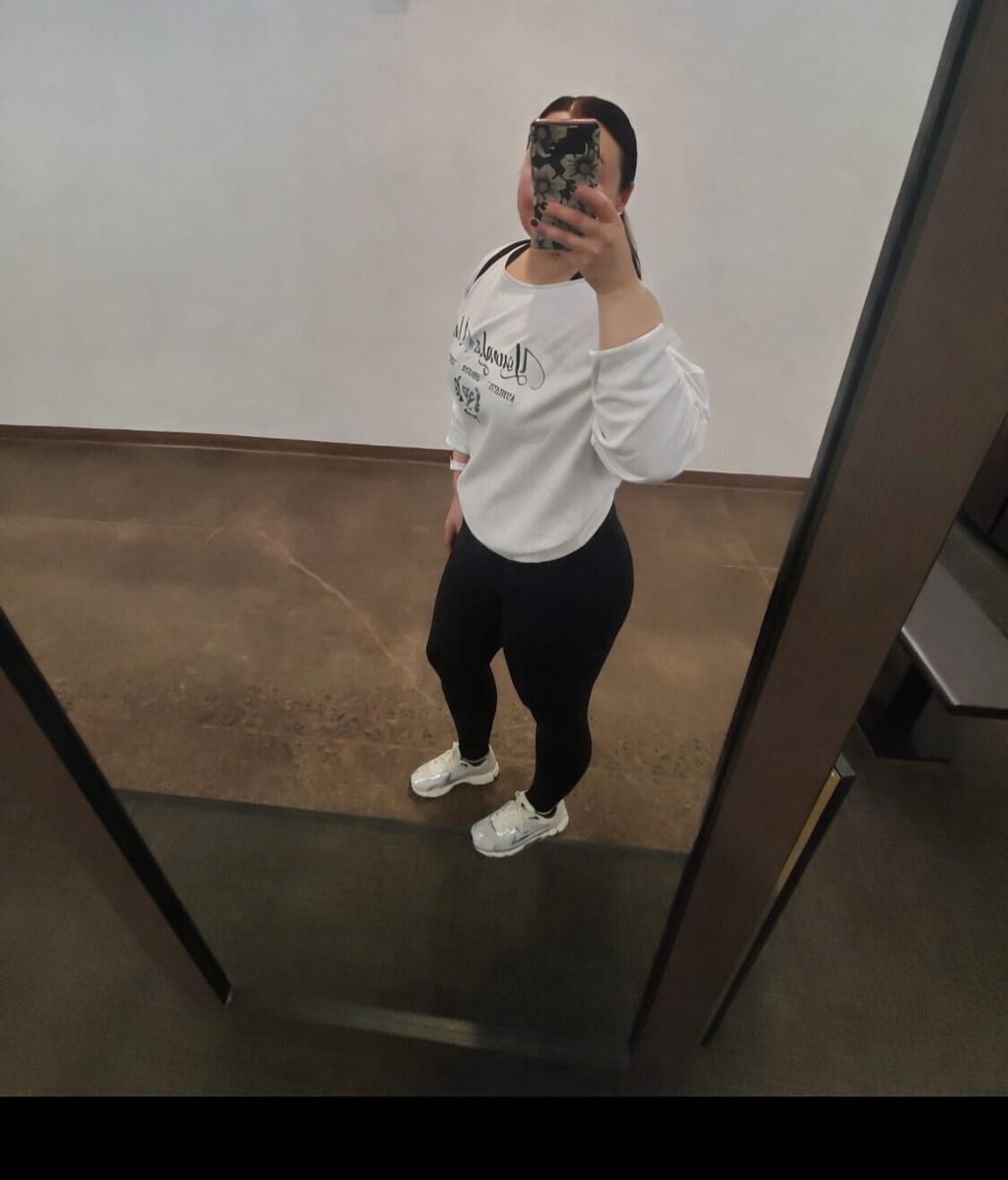 Customer photo review of W5158 - Off-shoulder Pullover