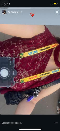 Customer photo review of TOP SARA ENCAJE BURDEO