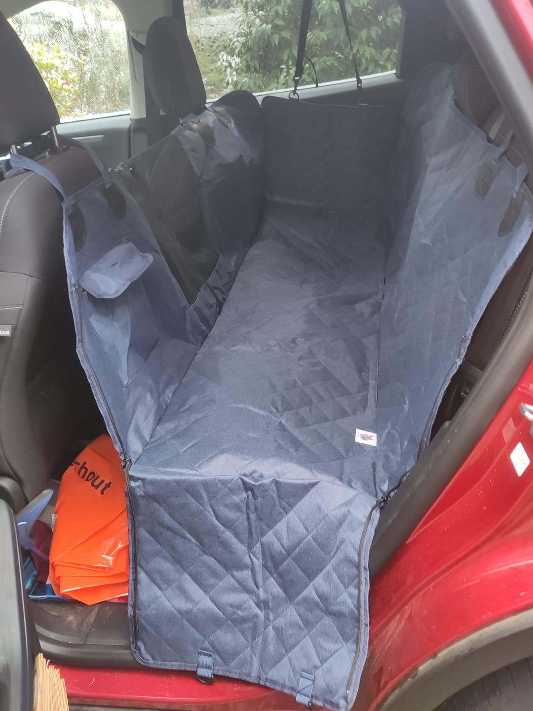 Customer photo review of Pet Perfect Hondendeken Auto - Achterbank en Kofferbak - Waterafstotend