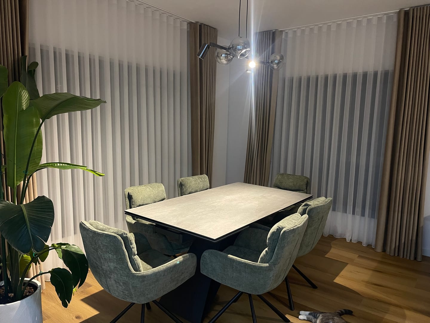 Customer photo review of Scaun rotativ K495, verde/negru, stofa clasica/metal, 60x65x87 cm