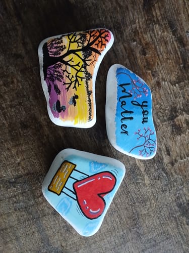 Customer photo review of 12/15 Stuks Santorini Schilderstenen 3-8 cm 1,5 KG Happy Stones + QR Codes voor de App