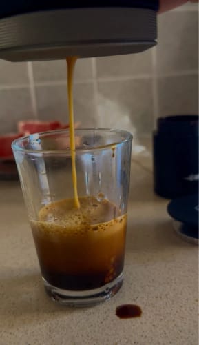 Customer photo review of Cafetera exprés portátil WACACO Picopresso, cafetera especial, café de viaje a presión de 18 bares, regalo, Año Nuevo