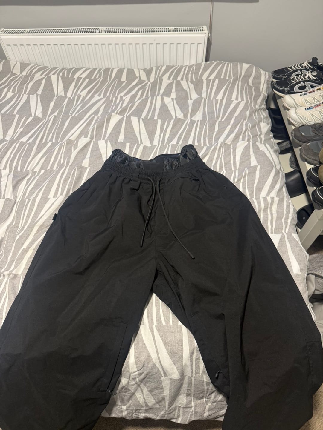 Customer photo review of Men’s Black Baggy Drawstring Durable Snow Pants