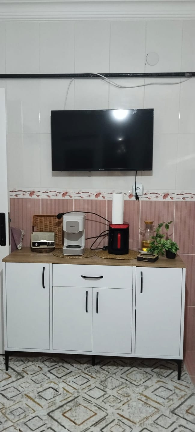 Customer photo review of Rani JE136 Kahve Köşesi Çok Amaçlı Dolap 4 Kapaklı 1 Çekmeceli Kiler Mutfak Dolabı Beyaz - Sepet Ceviz