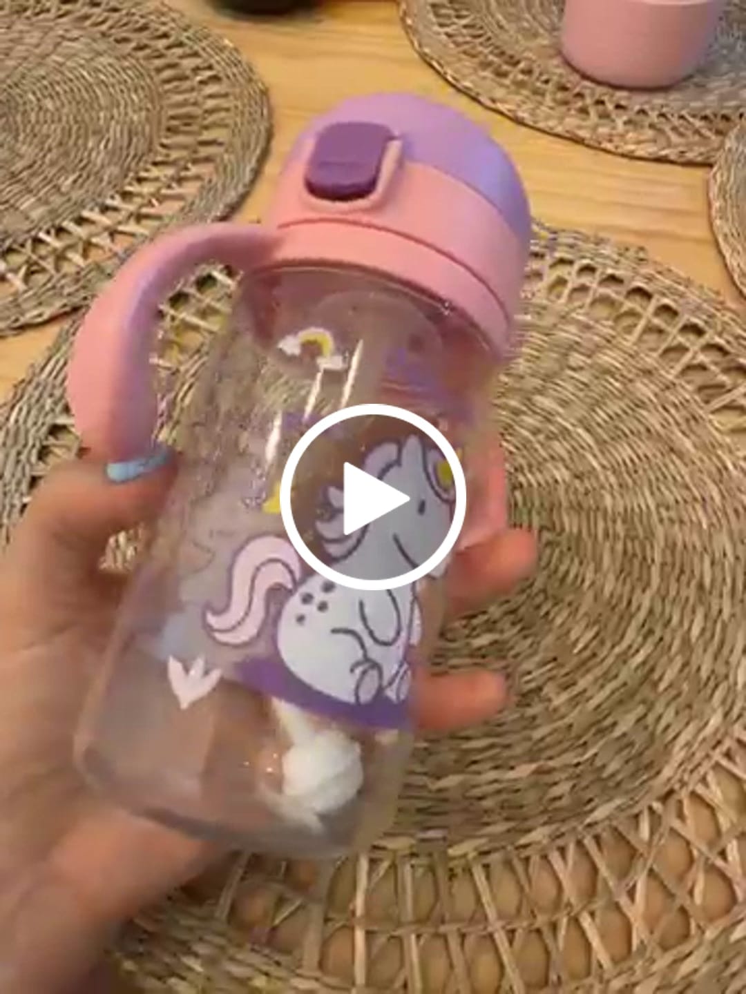 Customer video review of Botella antiderrame con bombilla Unicornio
