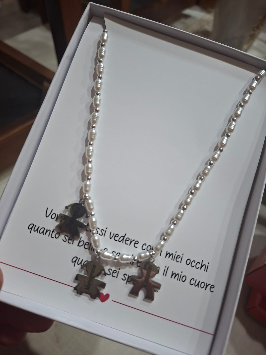 Customer photo review of Girocollo perline con bambini e incisione