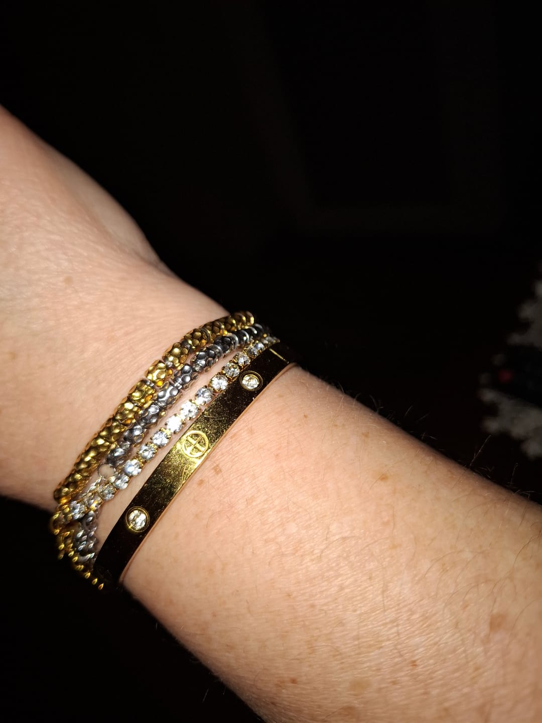 Customer photo review of Bracciale Rigido con Zirconi – Oro Giallo, Oro Rosa o Oro Bianco