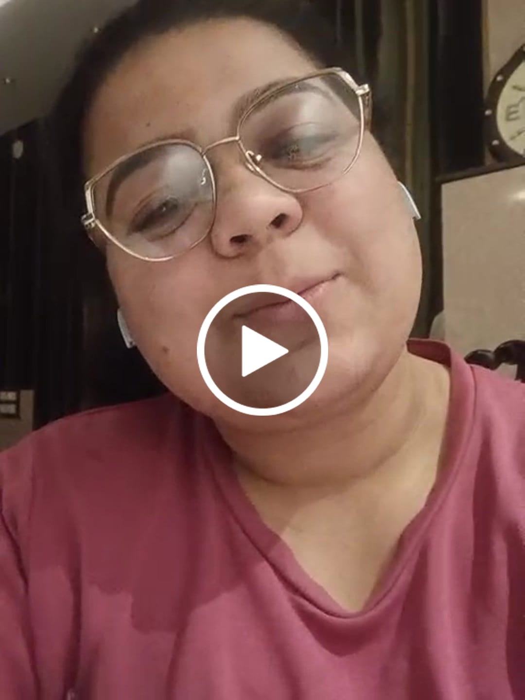Customer video review of Elegant Interlinked Stud Earrings