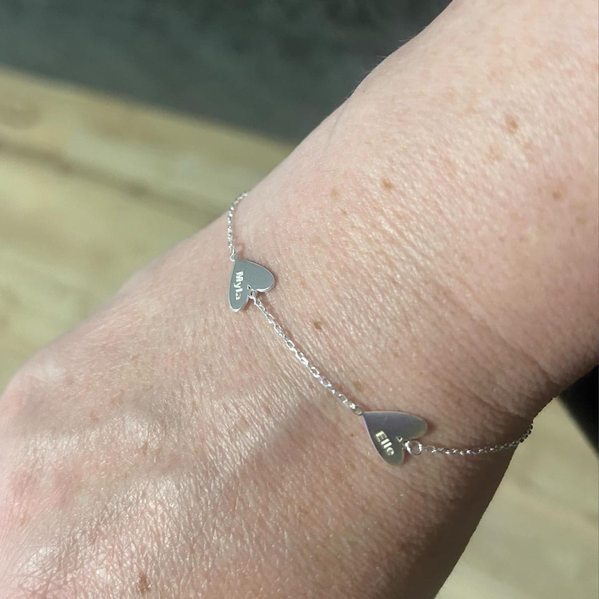 Customer photo review of Bracciale personalizzato con cuore inciso
