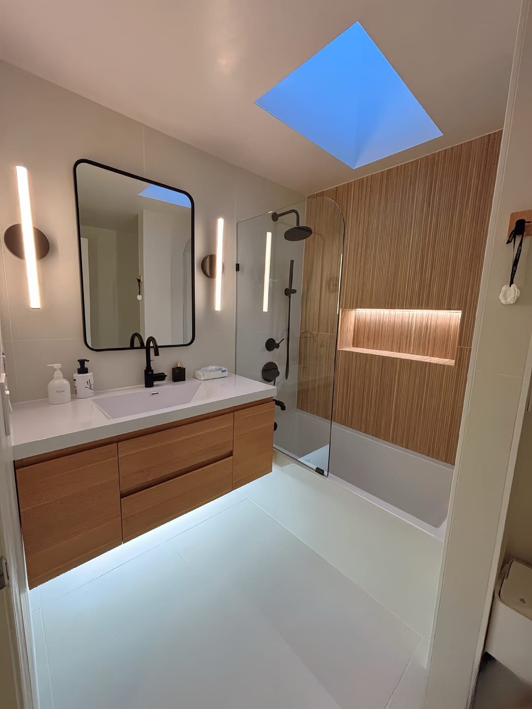 Customer photo review of Anderson 60“ Single Sink Floating Bathroom Vanity