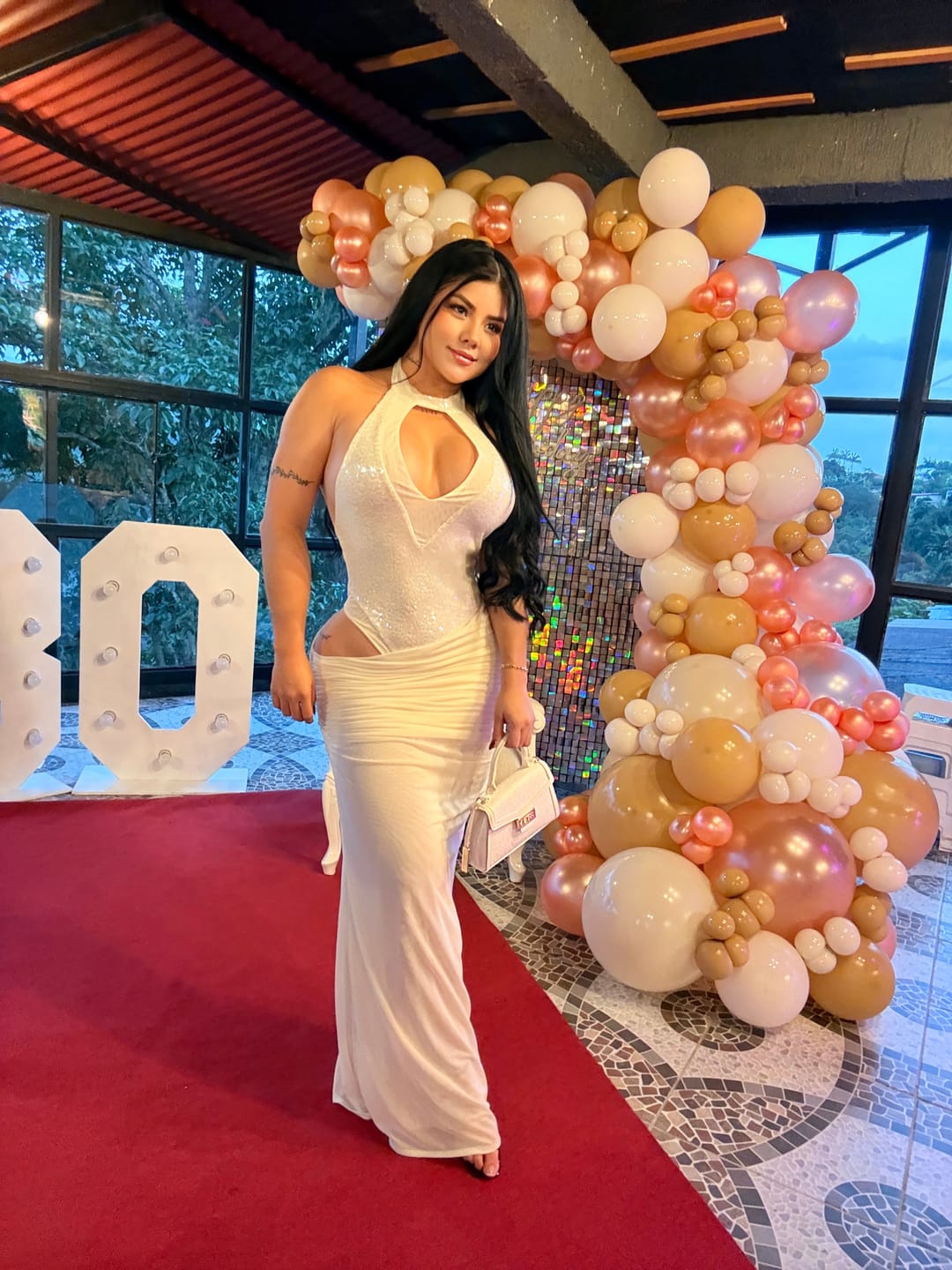 Customer photo review of Set Orus Blanco con Escote Profundo