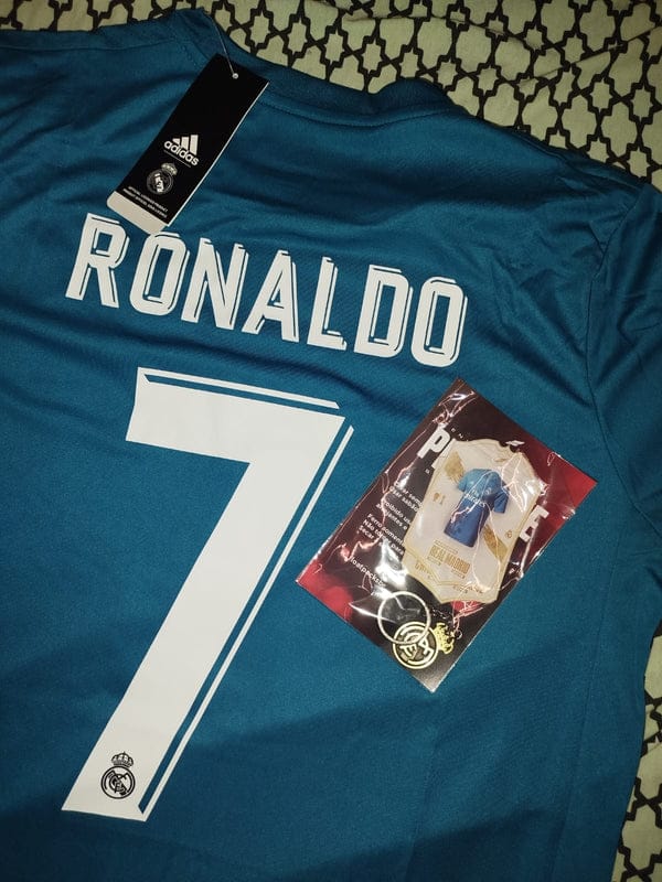 Customer photo review of Camisa Real Madrid III 2017/18