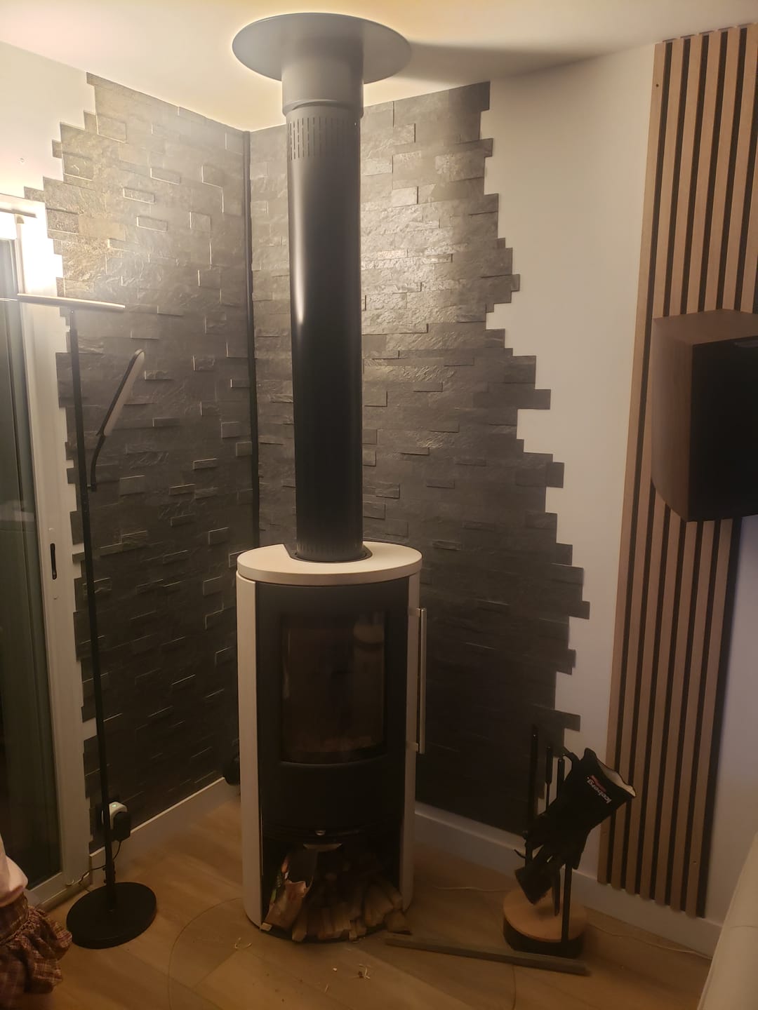 Customer photo review of Pierre naturelle Parement adhésive London Gris Beton