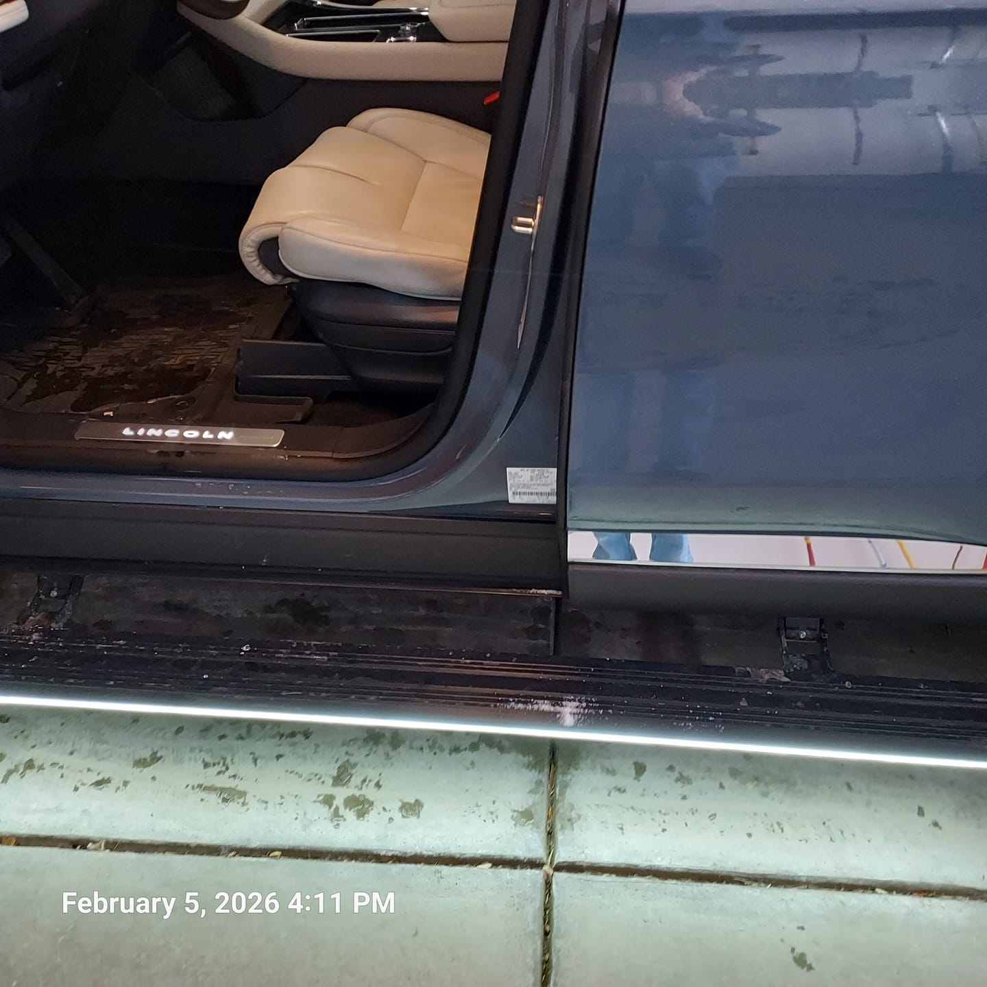 Customer photo review of Lincoln Aviator Running Boards 2020-2025