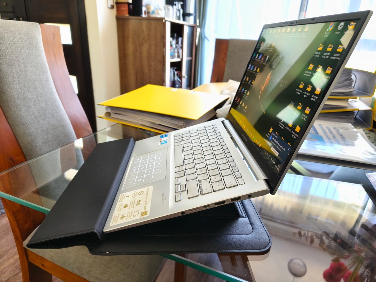 Customer photo review of Funda Notebook Smart Workstation