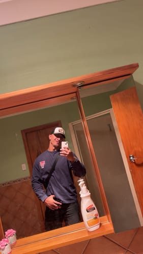 Customer photo review of Vintage Navy Tommy Jeans Long Sleeve (XL)