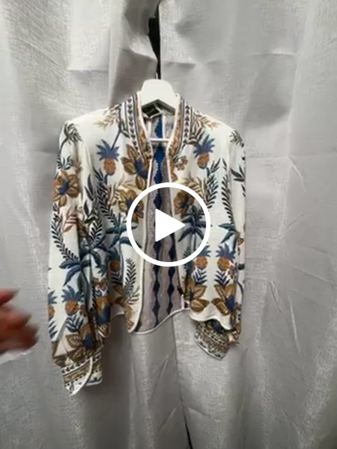 Customer video review of Aurora Reversible Linen Viscose Jacket in Golden Medina / Marrakech Topaz