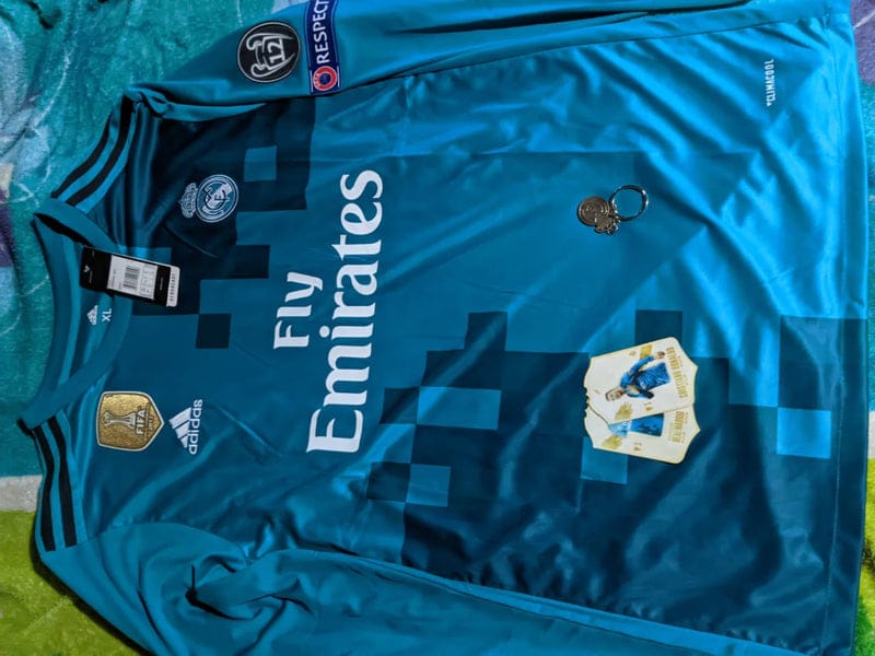Customer photo review of Camisa Real Madrid III 2017/18