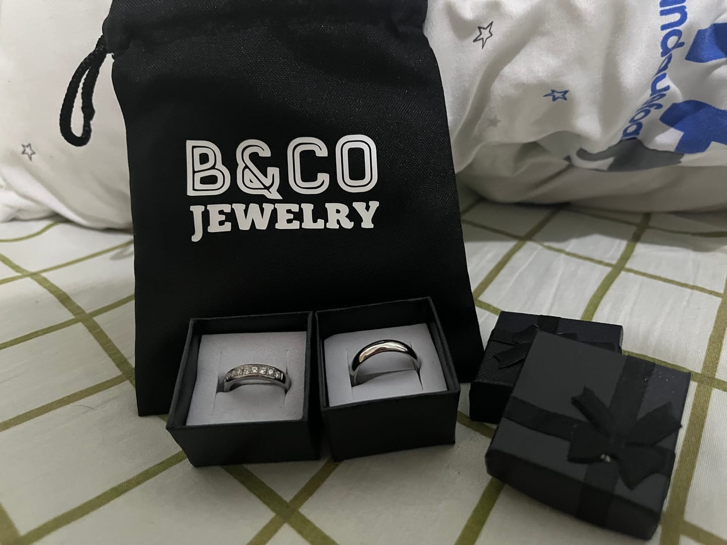 Customer photo review of Palacio Real Wedding Rings