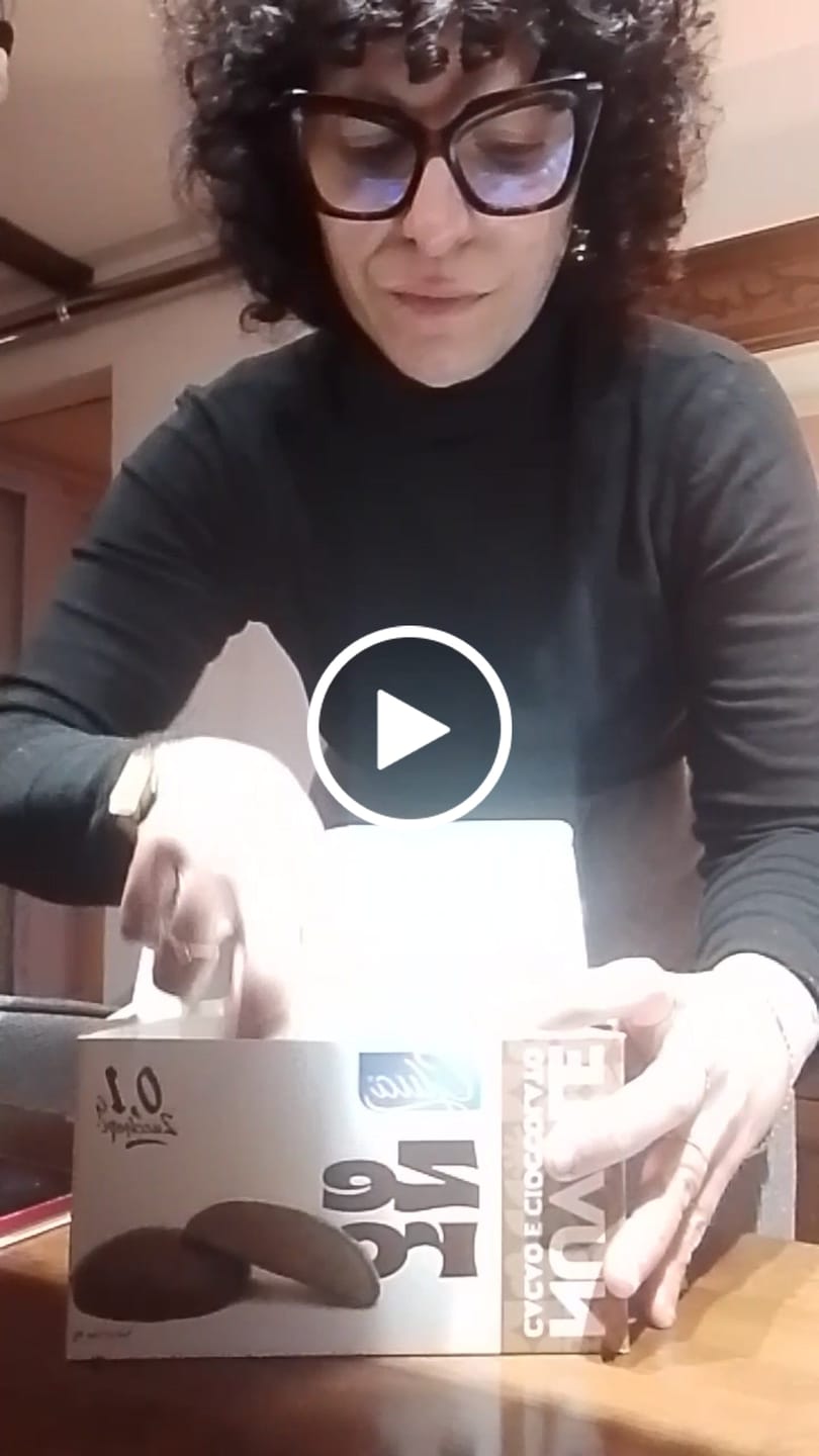 Customer video review of Biscotti proteici Nuvole ricoperti di cioccolato e arancia