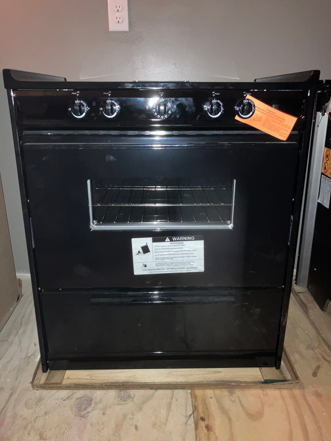 Customer photo review of Kodiak 30" Propane Range (Black) Battery Ignition with Cast Iron Grates