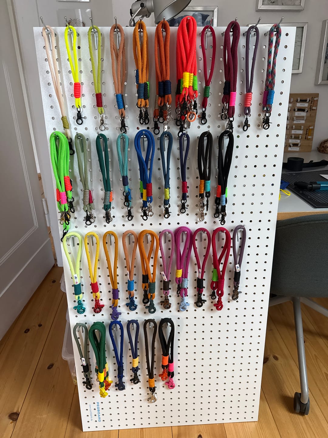 Customer photo review of Werkzeugwand-Set - schwarz - Lochwand aus Holz (MDF) + 67-teiliges Hakenset