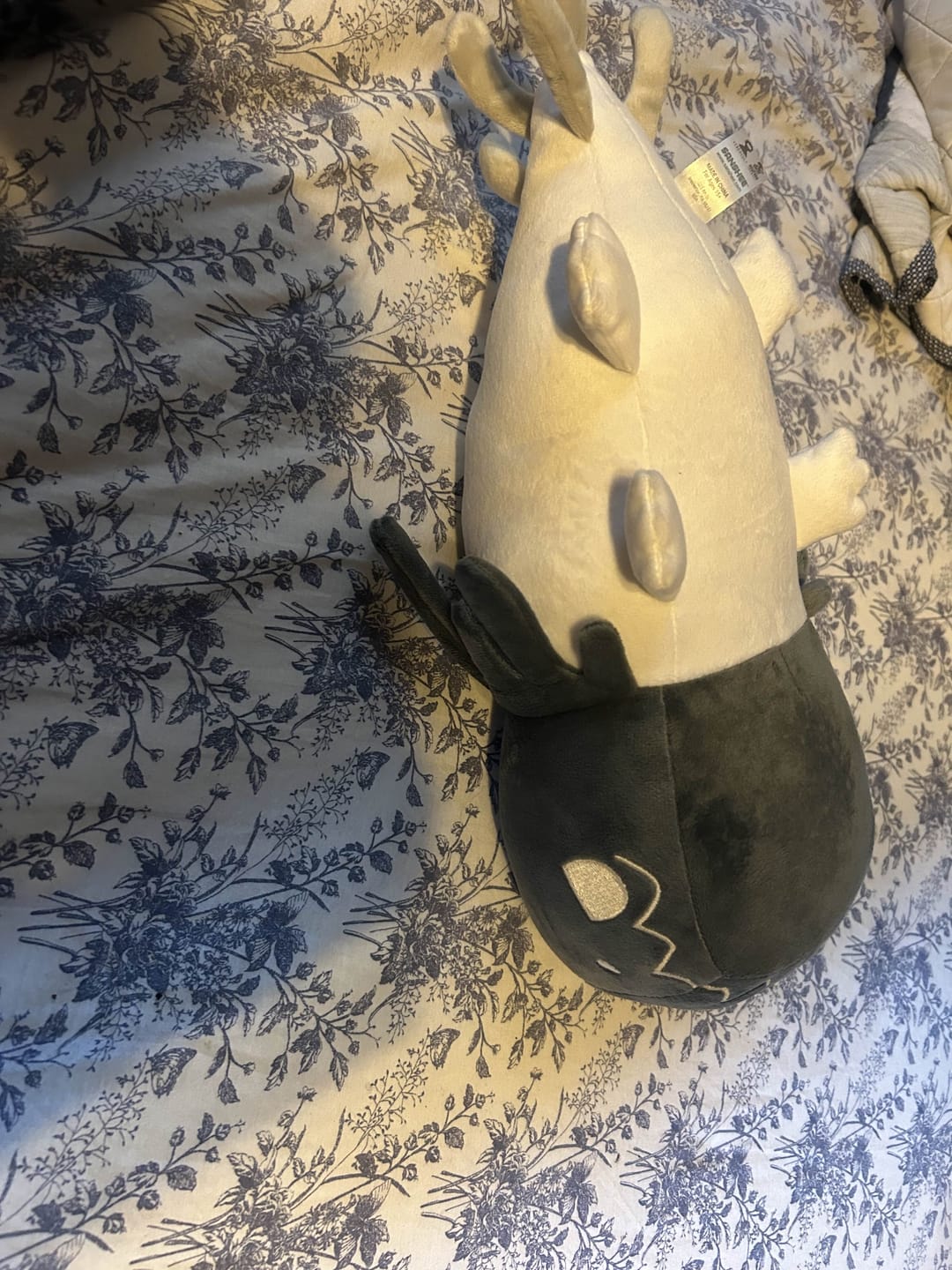 Customer photo review of Rain World - Glowing White Lizard Plush