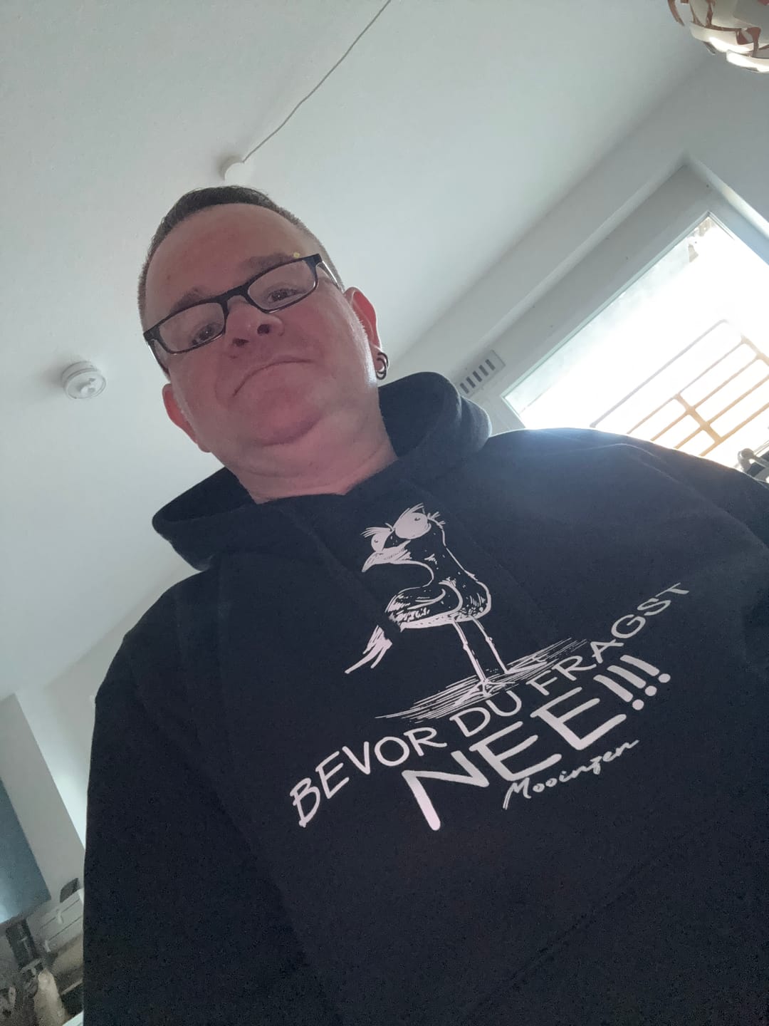Customer photo review of Möwe Nee · Unisex Signature Bio Hoodie