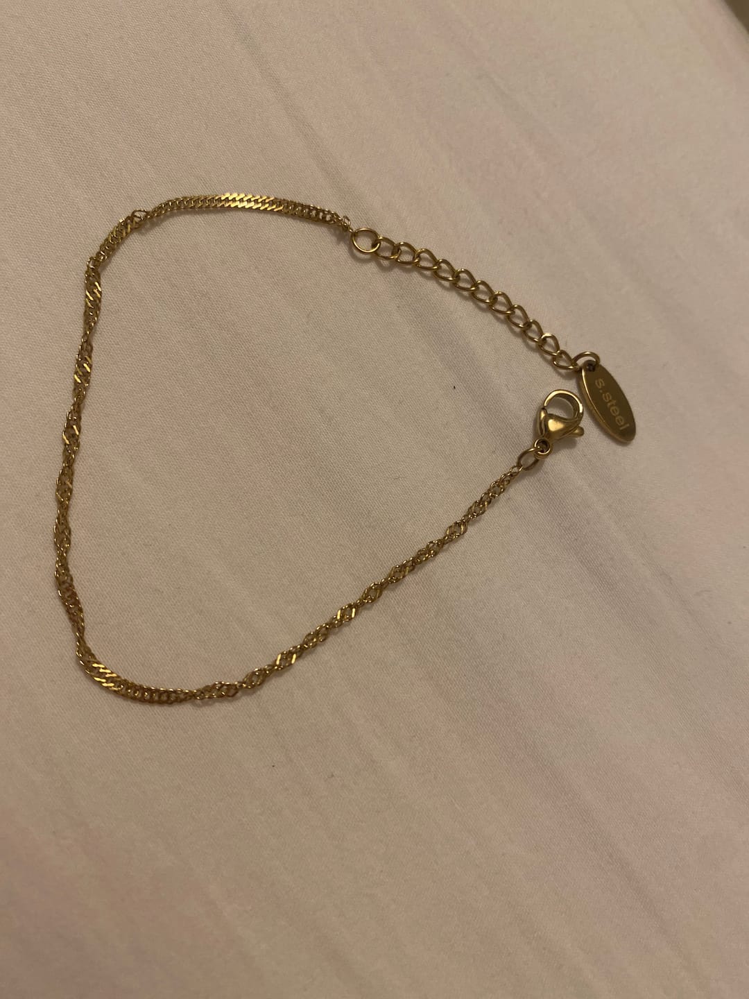 Customer photo review of Twisted Simple Armband 14K Vergoldet
