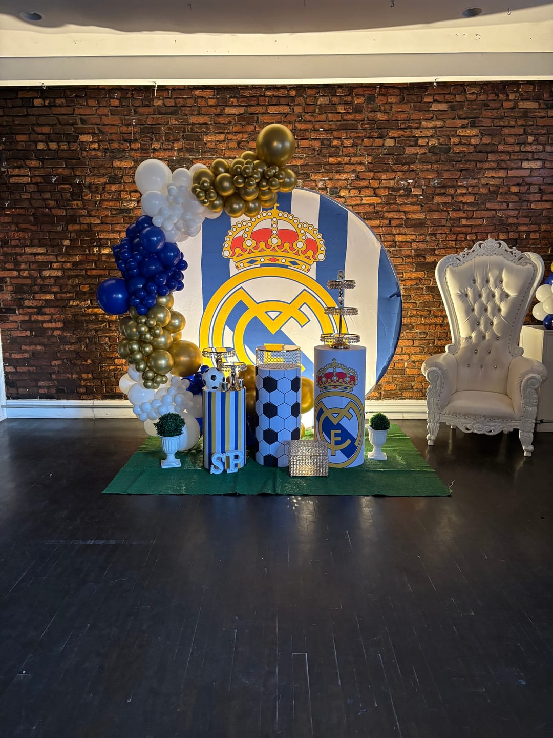Customer photo review of Custom Real Madrid Round Backdrops Football Party Circle Background Birthday Covers Cylinder Plinth Covers