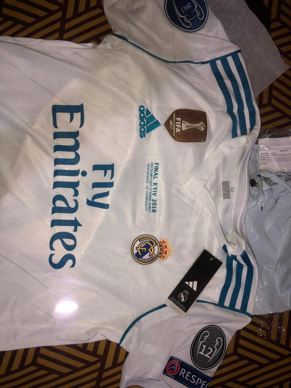 Customer photo review of Camisa Real Madrid I 2017/18