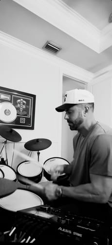 Customer photo review of Art Snapback (White/Black)