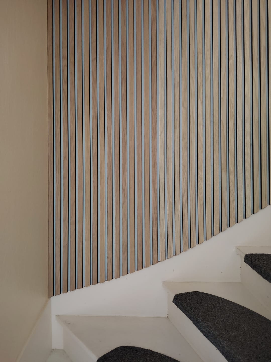 Customer photo review of Panneau Acoustique Bois Chêne Feutrine Blanc 260 Akupanel