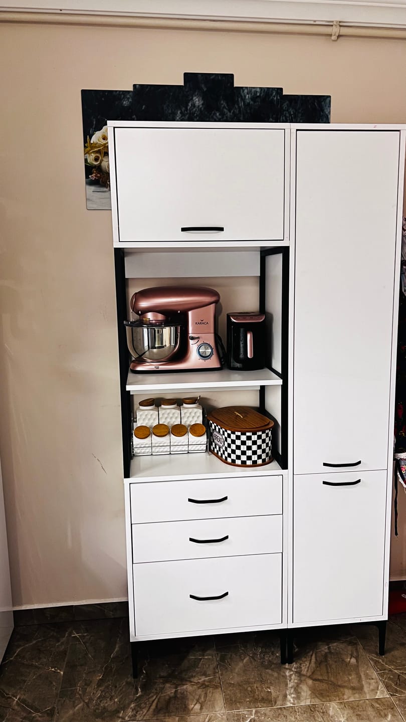 Customer photo review of Rani JE143 Çok Amaçlı Dolap 3 Kapaklı 3 Çekmeceli Kiler Mutfak Dolabı Beyaz