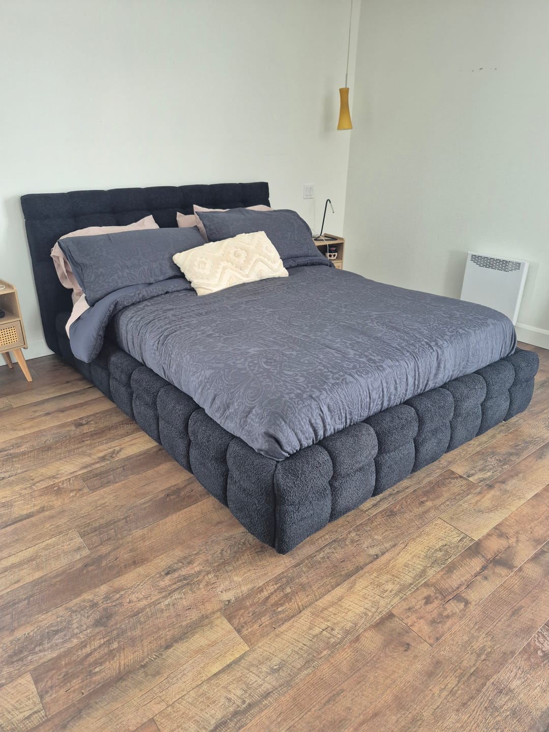 Customer photo review of LARKA - Base de lit tissu bouclé noir