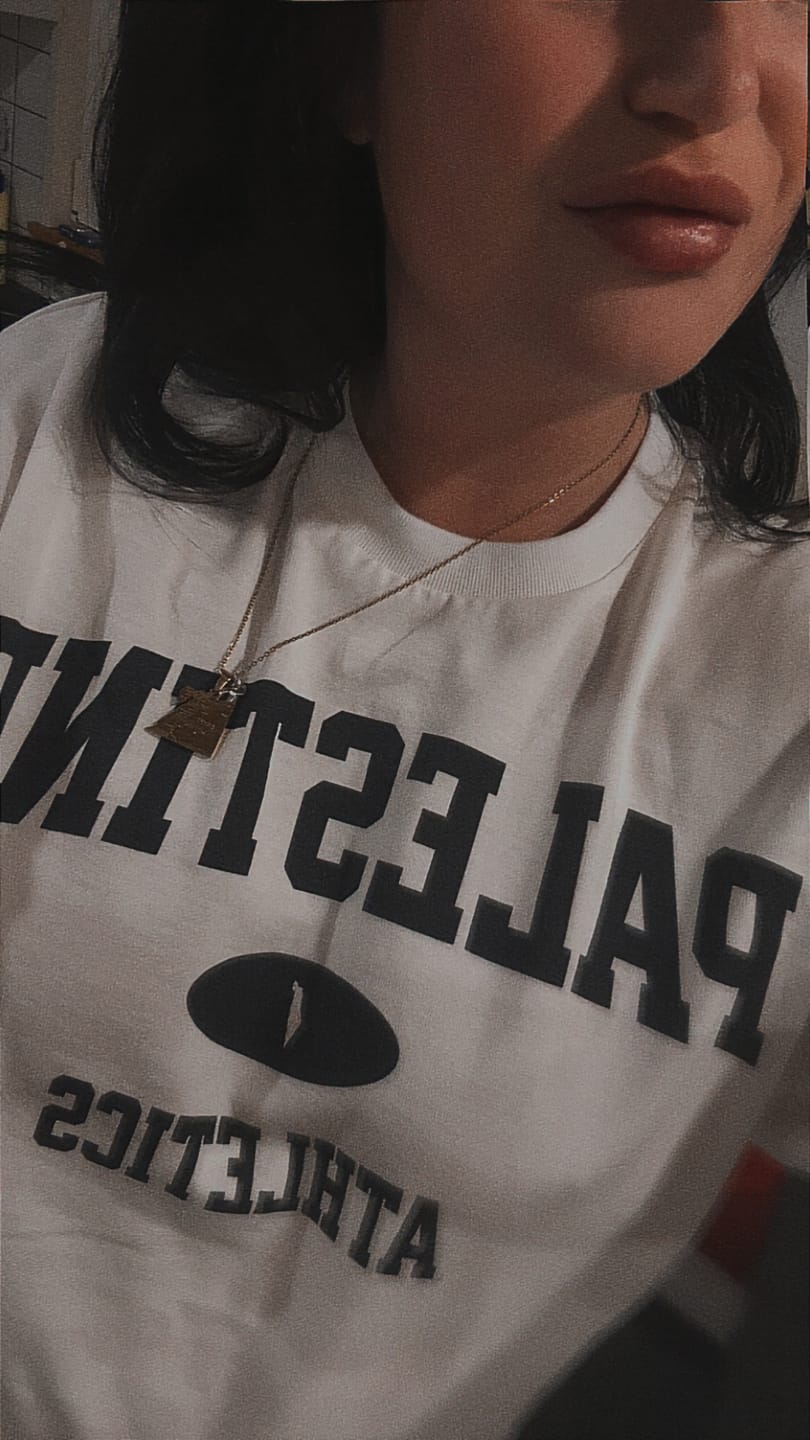 Customer photo review of ATHLETICS Oversized Shirt