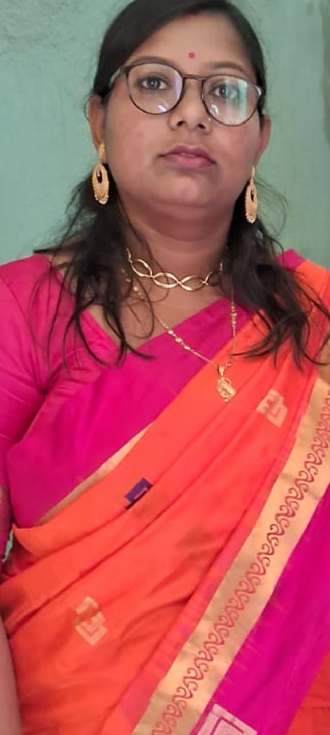 Customer photo review of Sculptural Oval Statement Necklace