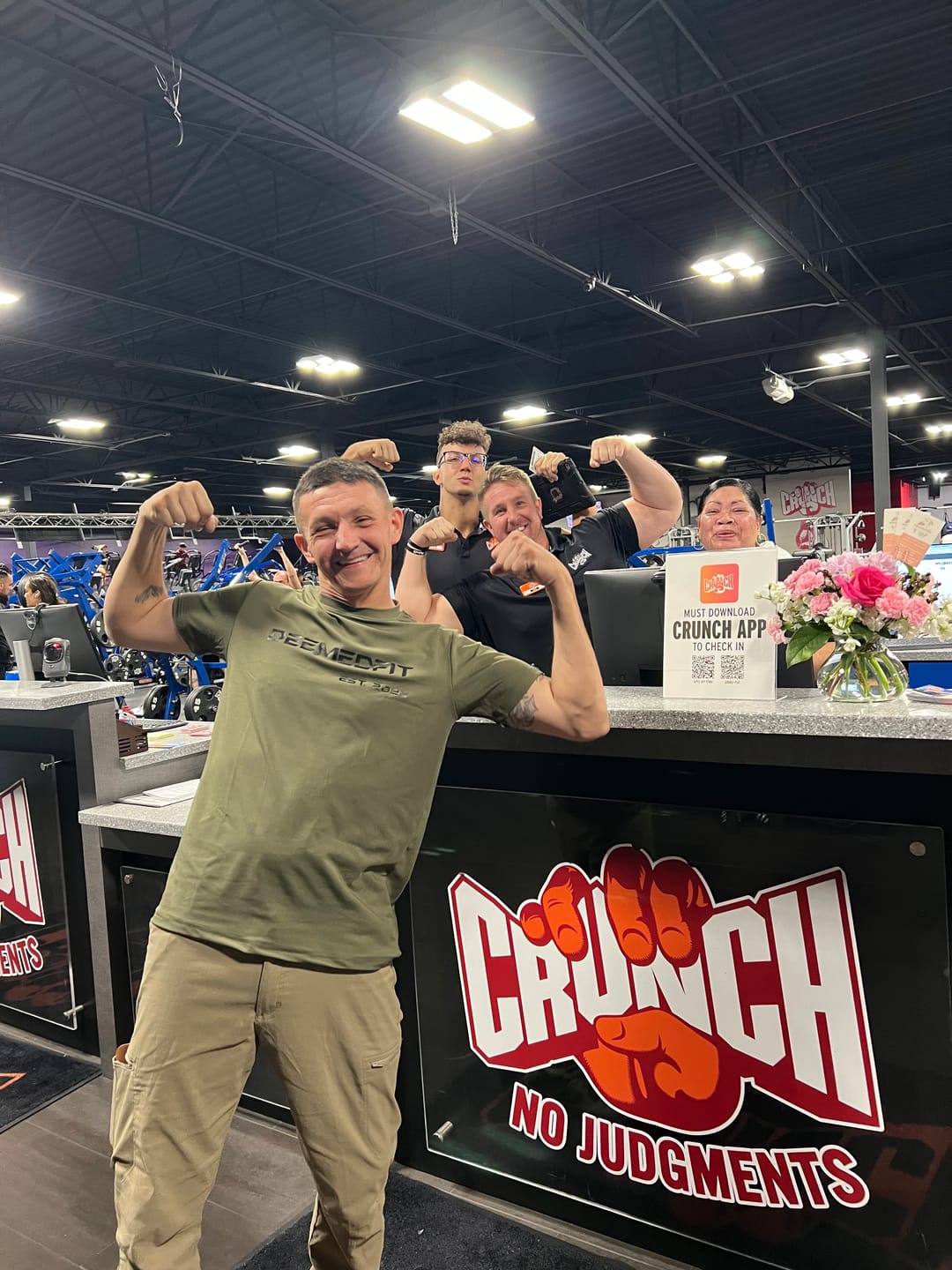 Customer photo review of Men’s Gym Tee “Compellence” -Olive