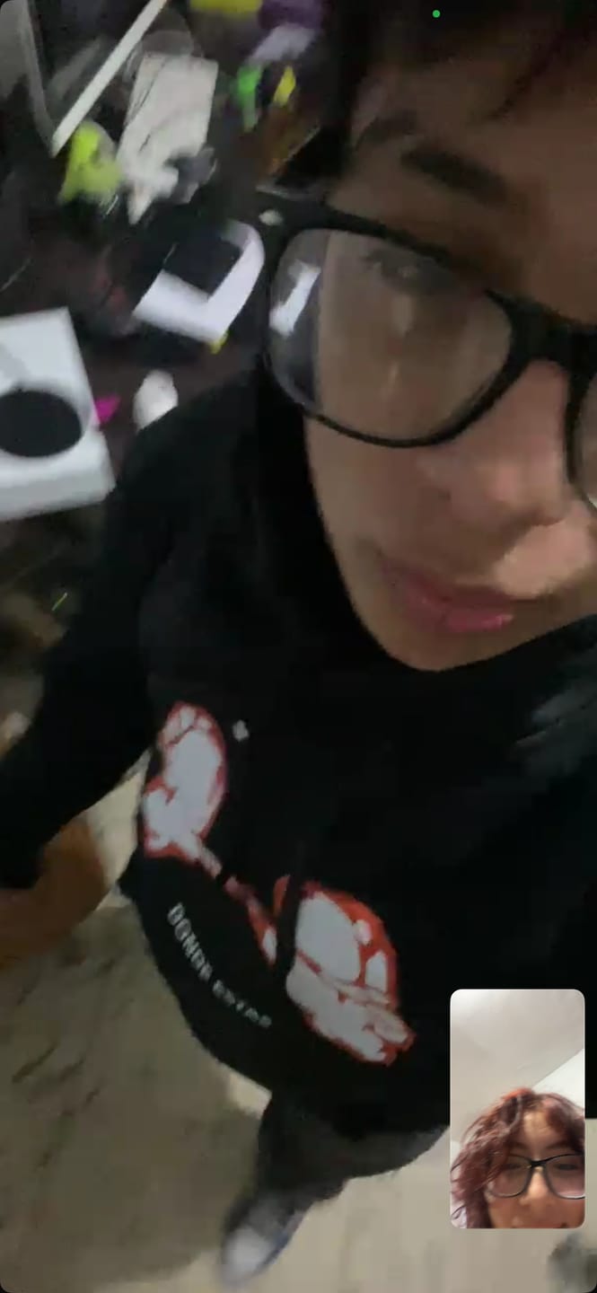 Customer photo review of Hoodie Ivan Cornejo Donde Estás