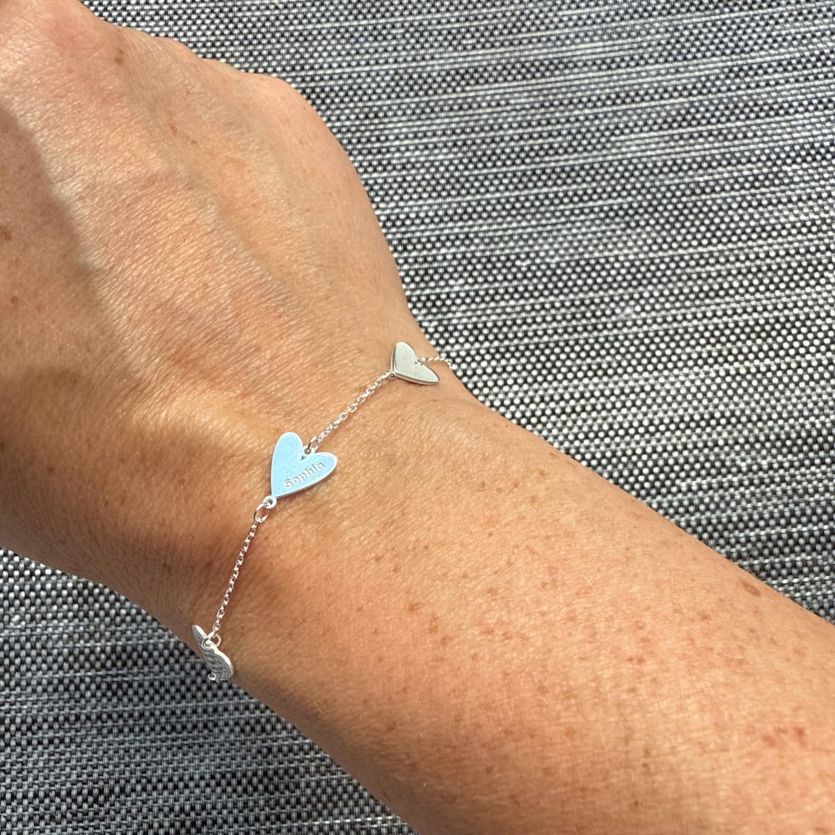 Customer photo review of Bracciale personalizzato con cuore inciso